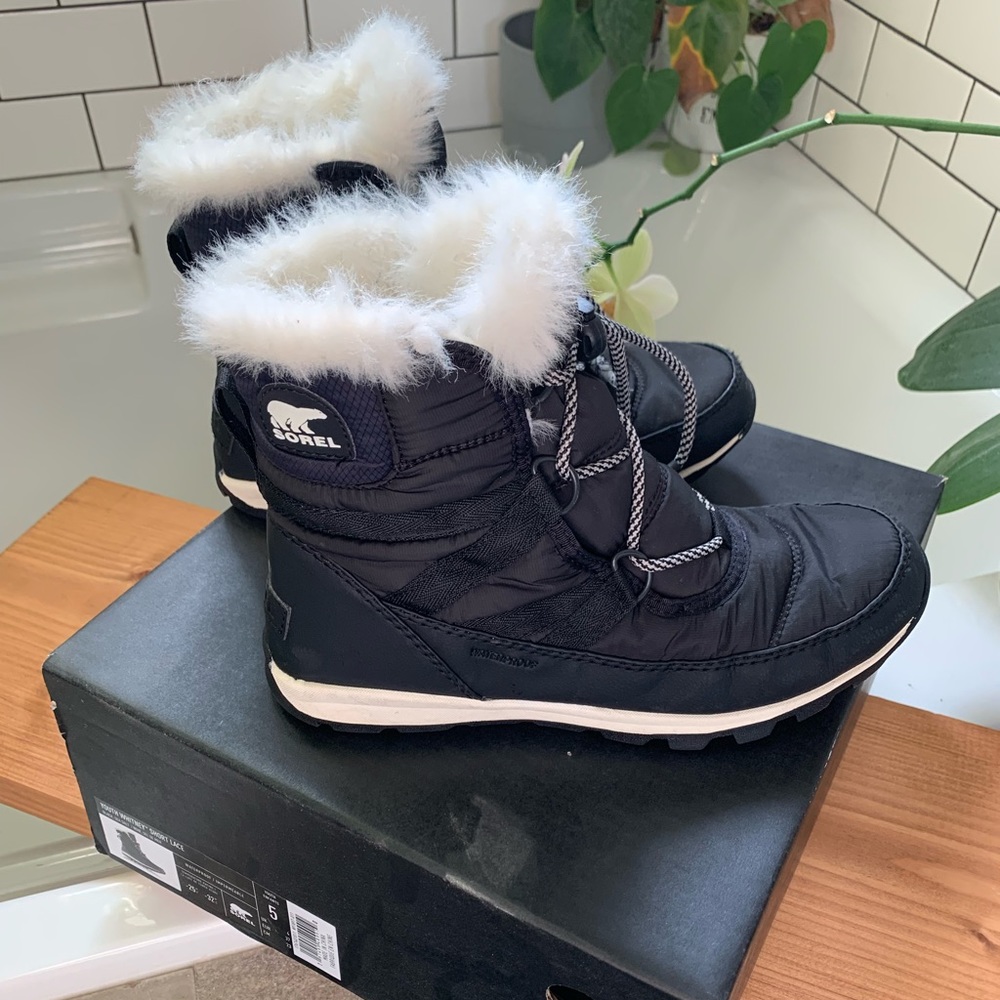 Sorel Whitney short lace